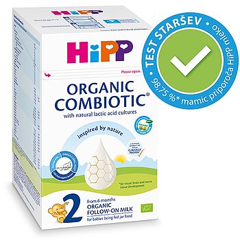 Škatla nadaljevalnega mleka Hipp Organic Combiotic z zeleno kljukico, ki označuje rezultat preskusa 98,75 % ekološke vsebnosti.