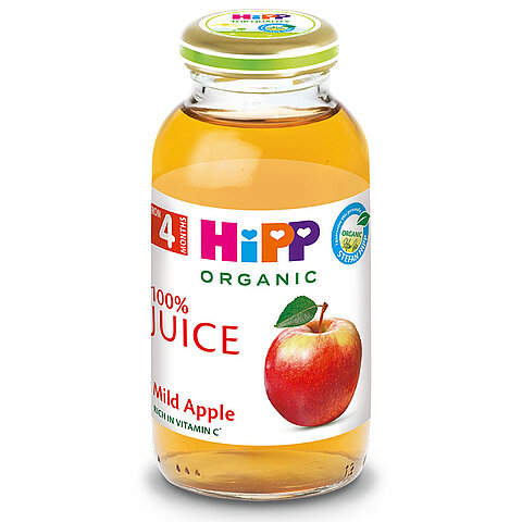 Prozorna steklenica, napolnjena z rumenkasto tekočino, z napisom "Juice" in sliko jabolka.